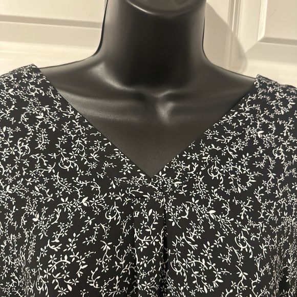 Chaus Black Monochrome Floral Top - Picture 2 of 5